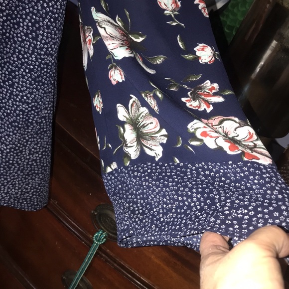 AVENUE OFF SHOULDER FLORAL PRINT BELL SLEEVE TOP - Picture 5 of 6